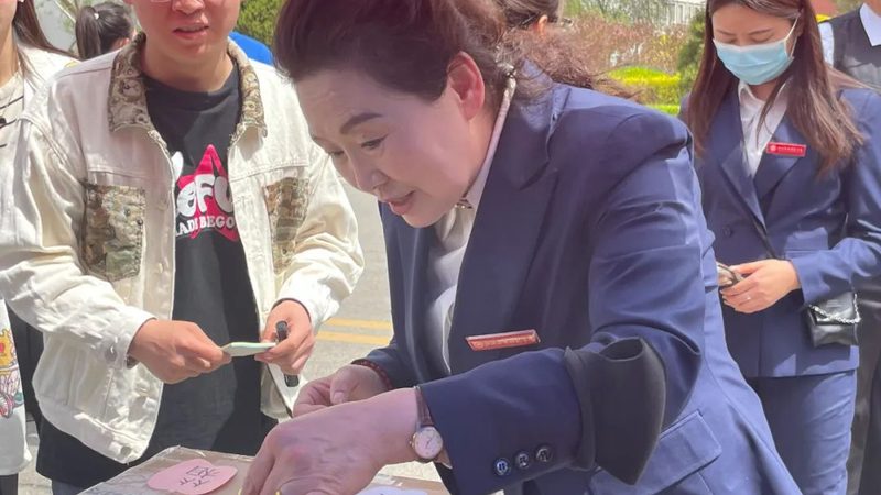 服装品牌TVC脚本案例：揭秘创意与传播的完美结合